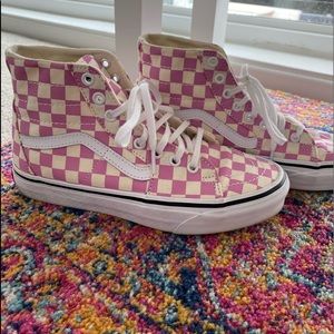 Vans hi top pink checkers ❤️🙌🏽 size 8.0